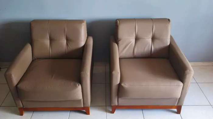 PRÁ VENDER RÁPIDO DUAS POLTRONAS NOVAS