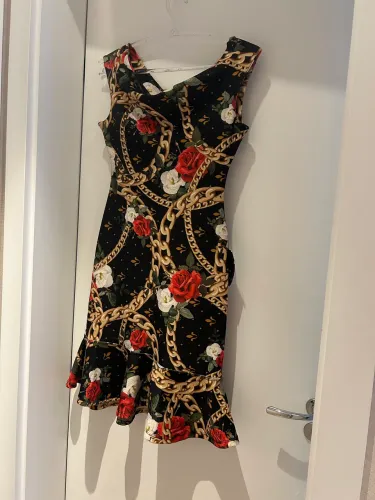 Lindo vestido excelente malha em elastano, super reforçada. Tamanho M/G. NOVO,