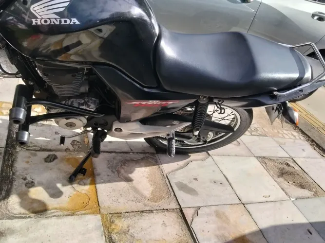 Vendo moto quitada no ponto de transferir.
