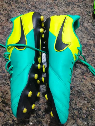 CHUTEIRAS NIKE TIEMPO LEGEND 6 -  N* 45 VERDE E AMARELO