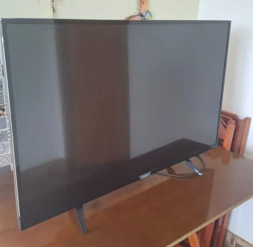 TV 43' marca Philips com Netflix e YouTube