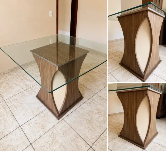 Mesa quadrada de vidro temperado sem cadeiras