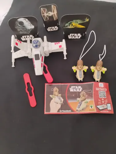 Raro kinder ovo Star Wars Nave R2D2 + 2 miniaturas Chewbacca