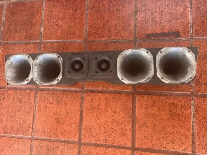 Jogo de cornetas para som automotivo
