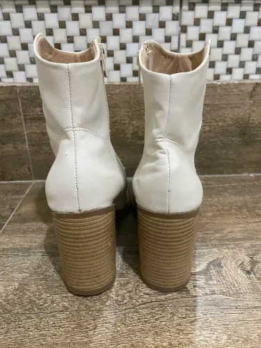 Bota off white nº35 