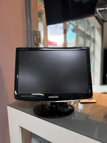 MONITOR SAMSUNG 17 POL