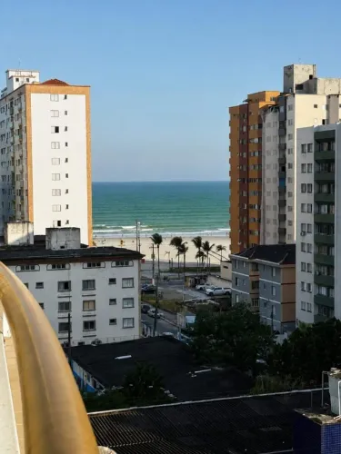 Apto de 1 Dorm c/ SACADA, 100 METROS DA PRAIA, 42 m² de área útil. BAIRRO: GUILHERMINA.