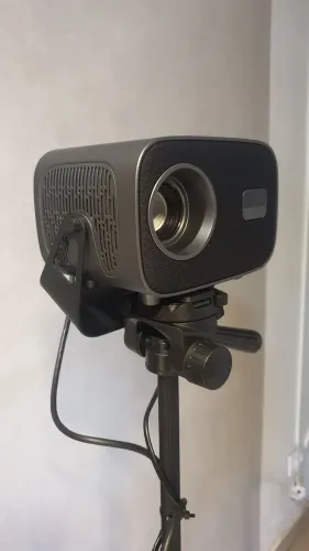 Kit Projetor A?Gold PGT-HY500 4K + Tripé + Conversor + HDMI + Extensão