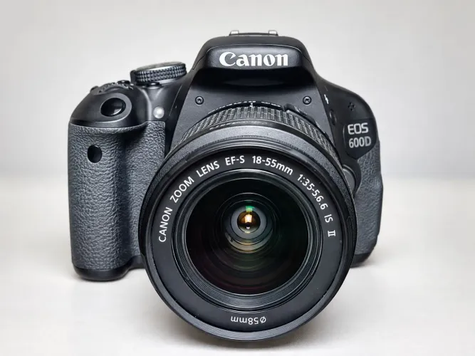 Cânon EOS 600D + lente 18-55mm l Apenas 150 Disparos