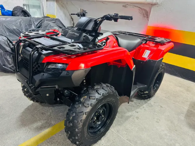 Quadriciclo Honda 25 só 1.100 km