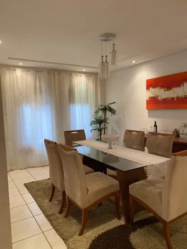Casa ampla de dois pavimentos no bairro Cruzeiro - Loteamento Petrópolis