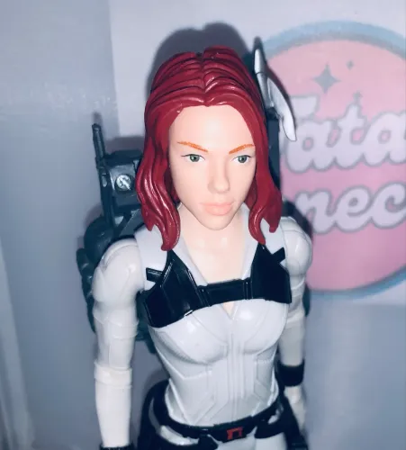 Boneca viúva negra usada traje branco c/ dispositivo power fx de fala 30 cm hasbro