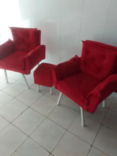 Poltronas Decorativas Vermelhas + Puff - Conjunto 3 Peças
