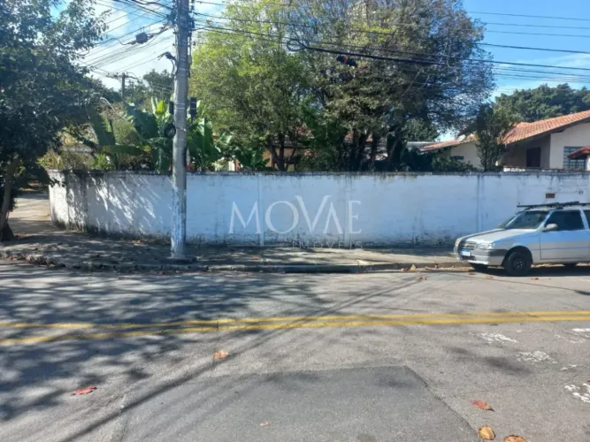 Terreno de esquina no Parque Industrial - Casa Antiga