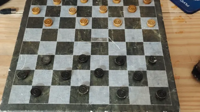 Tabuleiro antigo de jogo XADREZ e dama em pedra sabao