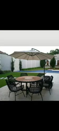 Jogo com cadeiras e mesa e guarda sol em corda náutica 