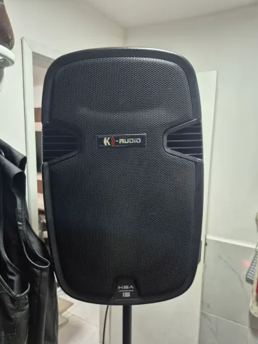 CAIXA DE SOM Com Suporte E Microfone Kadoche Sem Fio .