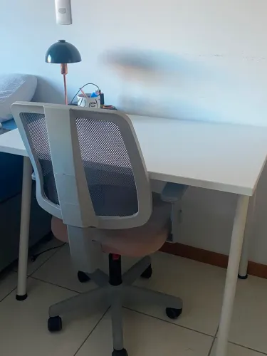 Mesa e cadeira