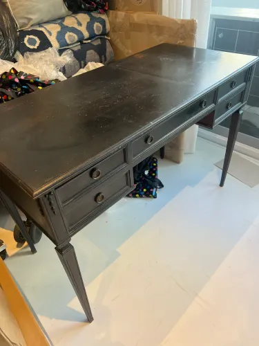 Escrivaninha antiga comprada em antiquario