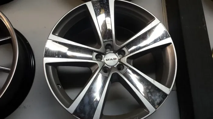 Rodas aro 19 Mak Italy Tuono Prata com apliques cromados 5x100 novas