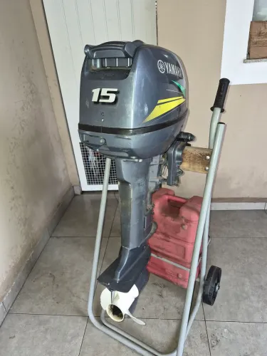 Motor de popa Yamaha 15 hp.