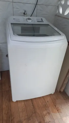 Máquina de lavar Electrolux 17kg. valor: $650 sem defeito, não faço entrega.