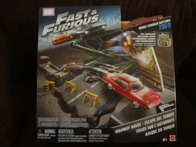 Play Set Velozes E Furiosos Ataque do Tanque -  Dodge Charger Daytona 1969 not ferrari