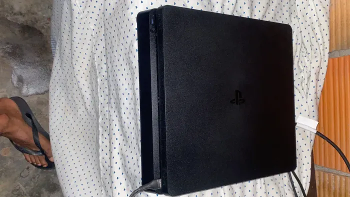 Pra vender ligeiro ps4 novo sem marca de uso perfeito pra quem gosta