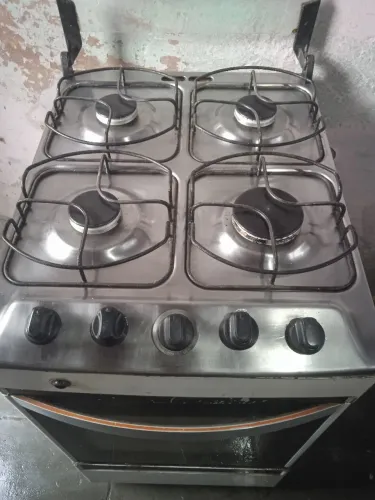 Fogão de 4 bocas funcionando tudo certinho automático com luz no forno