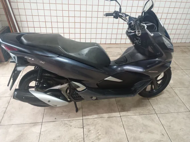 Moto ótimo pra qualquer situação, novíssima,pouco rodada,segu do dono,só pagar e andar.