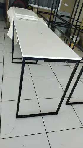 Mesa de metalon