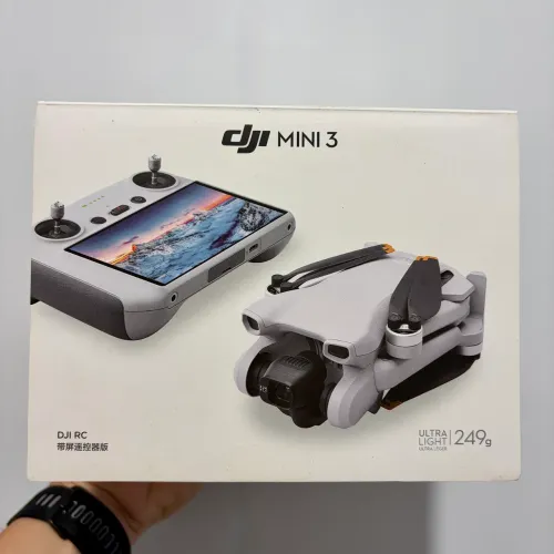 Drone DJI Mini 3 (controle com tela + acessórios)