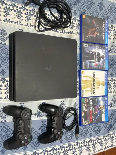 PS4 Slim + 2 Controles + Coleção Uncharted (6 Jogos) - OPORTUNIDADE