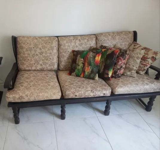 Sofá e poltronas estilo antigo de madeira rara e completo