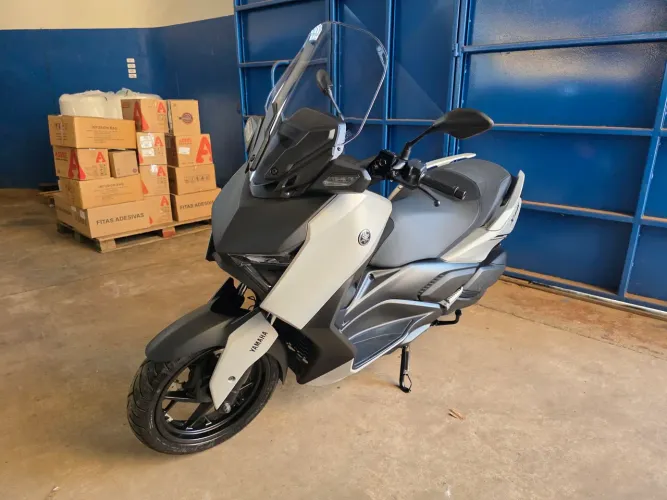 X Max 250 conected