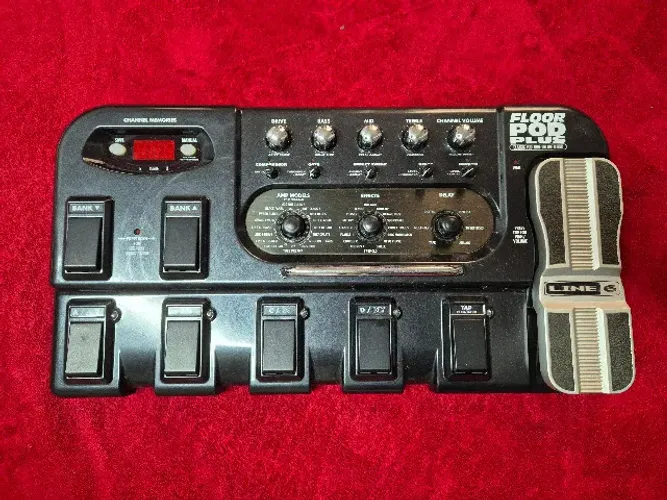 Pedaleira Line6 Floor Pod Plus