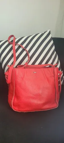 Bolsa via mia de couro legítimo