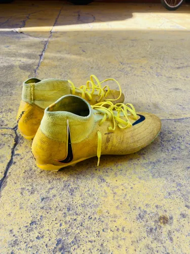 Vende-Se chuteira Nike Phanton Luna