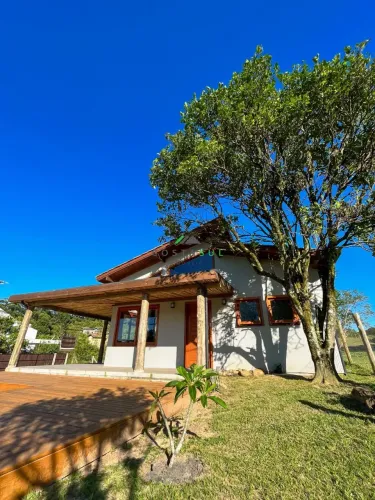 Casa disponível para locação anual na Praia do Rosa