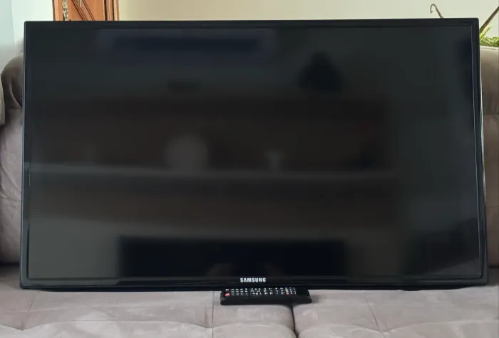 TV SAMSUNG MODELO UN40EH5000G COM DEFEITO