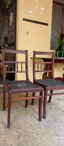 Cadeiras em Estilo Vitoriano com Encosto em Espinho e Assentos em Palhinha