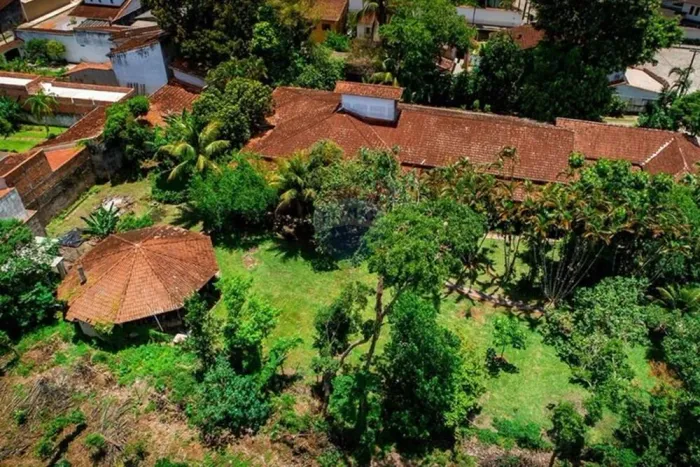 Casarão Português à venda no Centro de Iguape 8 quartos