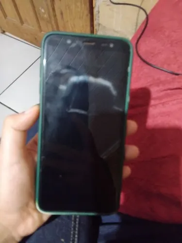 Celular J8