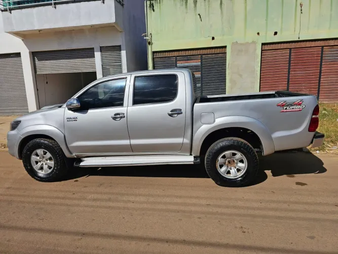 Toyota Hilux CD SRV D4-d 4X4 3.0 TDI Diesel AUT 2013