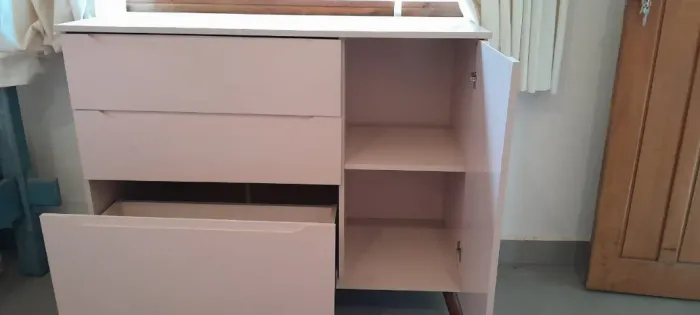 Vendo essa Linda Cômoda Rosinha.