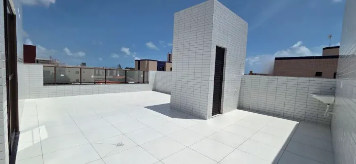 Cobertura nos bancários 124m²