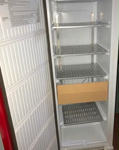 VENDE-SE FREEZER VERTICAL USADO