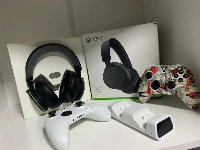 Headset Xbox + 2 controles Xbox series s + carregador bateria original 