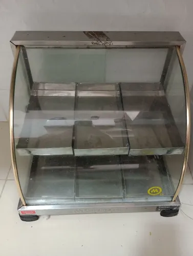 Estufa com 6 bandejas de inox, usada apenas duas vezes....450,00