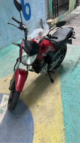 Vendo moto, só pegar e roda 